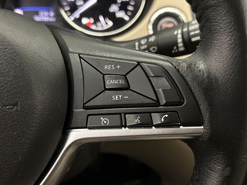 Used 2020 Nissan Rogue SV image 21