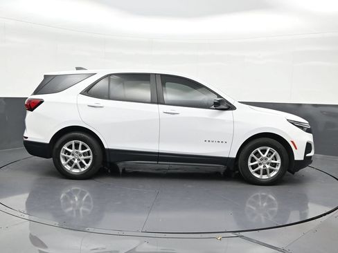 Used 2023 Chevrolet Equinox LS FWD image 7