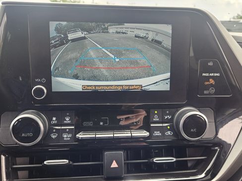 Used 2023 Toyota Highlander LE FWD image 20