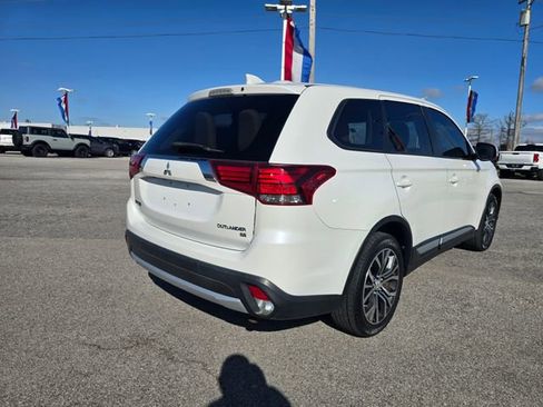 Used 2017 Mitsubishi Outlander SE FWD image 3