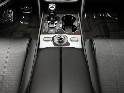Used 2019 Bentley Bentayga image 9