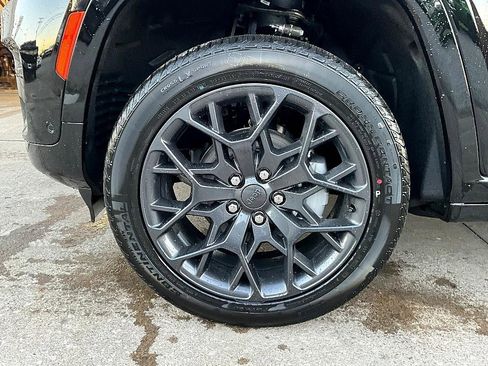New 2025 Jeep Grand Cherokee Summit image 11