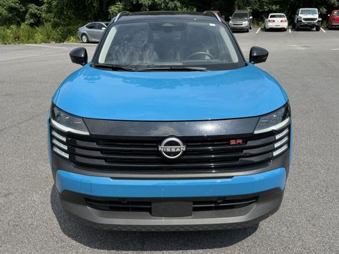 Used 2025 Nissan Kicks SR w/ SR Premium Package FWD image 2