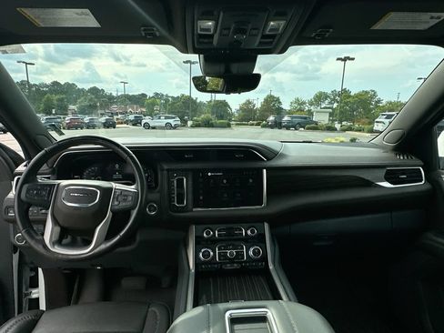 Used 2023 GMC Yukon XL Denali w/ Denali Reserve Package AWD/4WD image 3