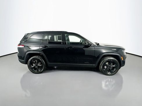 New 2025 Jeep Grand Cherokee Altitude image 8