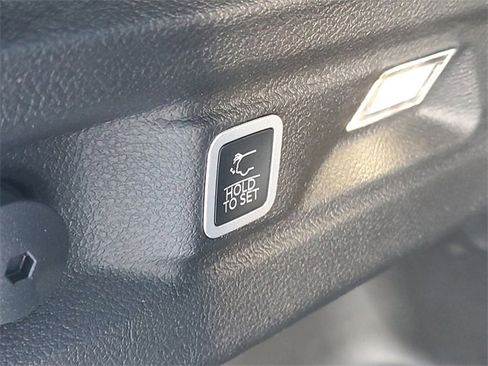 New 2025 Jeep Grand Cherokee L Altitude image 9