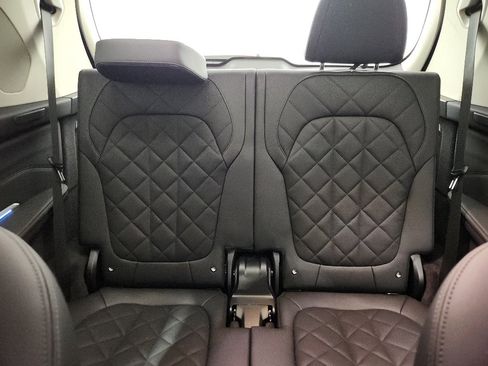 Used 2024 BMW X7 xDrive40i w/ Premium Package image 41