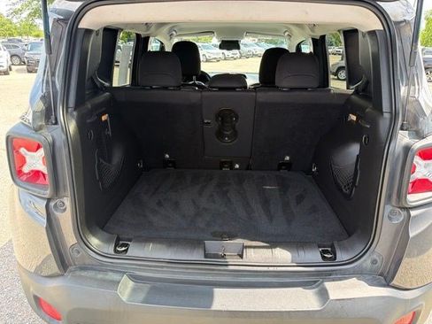 Used 2017 Jeep Renegade Latitude w/ Popular Equipment Group AWD/4WD image 16