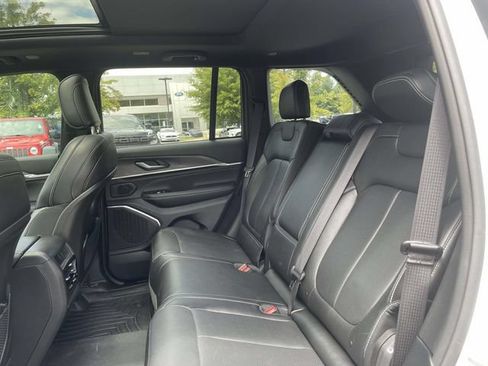 Used 2023 Jeep Grand Cherokee Overland AWD/4WD image 17