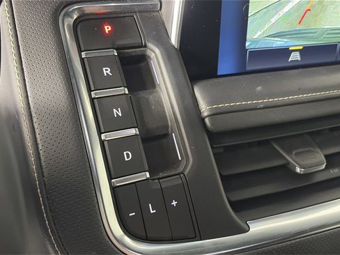 Used 2023 Chevrolet Suburban Premier image 23