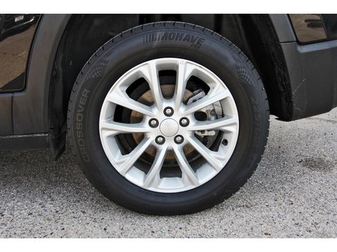 Used 2021 Jeep Cherokee Latitude image 32