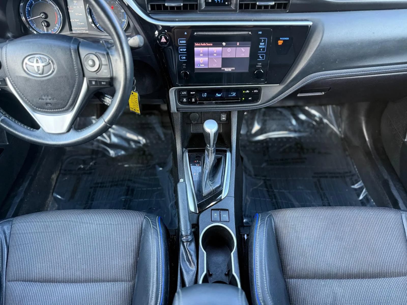 Used 2019 Toyota Corolla SE w/ Carpet Mat Package (TMS) FWD image 17