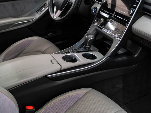 Used 2019 Toyota Avalon XSE image 23