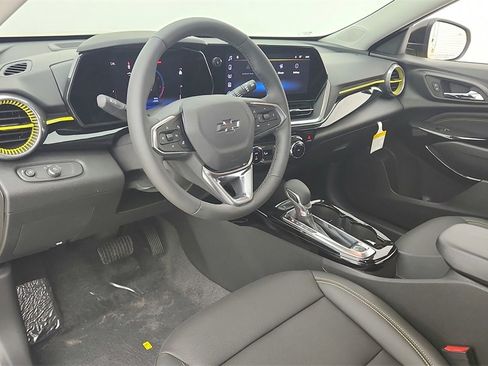 New 2025 Chevrolet Trax RS w/ Driver Confidence Package image 17