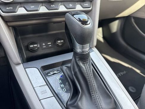 Used 2020 Hyundai Elantra SE image 6