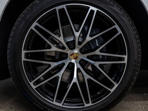 Certified 2026 Porsche Macan AWD/4WD image 19