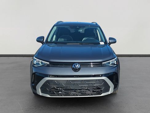 Certified 2025 Volkswagen Taos SE w/ Panoramic Sunroof Package image 8