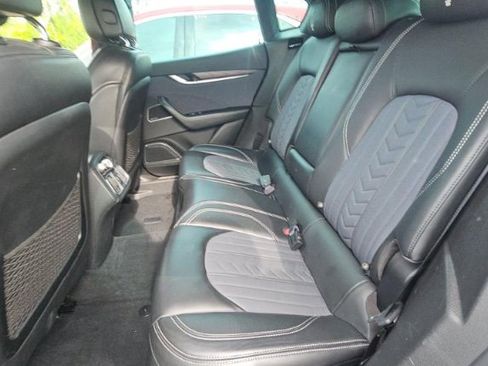 Used 2019 Maserati Levante GranLusso image 6
