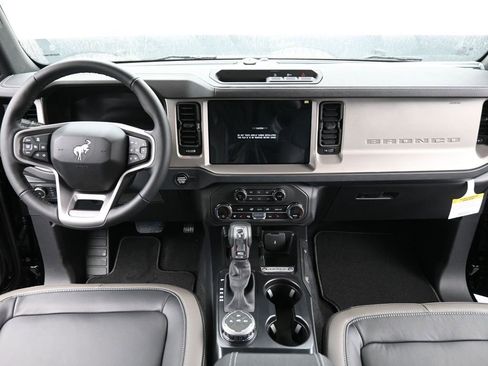 New 2025 Ford Bronco Outer Banks image 16