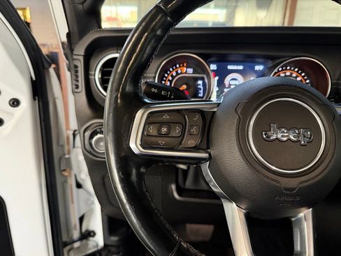 Used 2019 Jeep Wrangler Unlimited Sahara w/ Uconnect 4C Nav & Sound Group AWD/4WD image 19