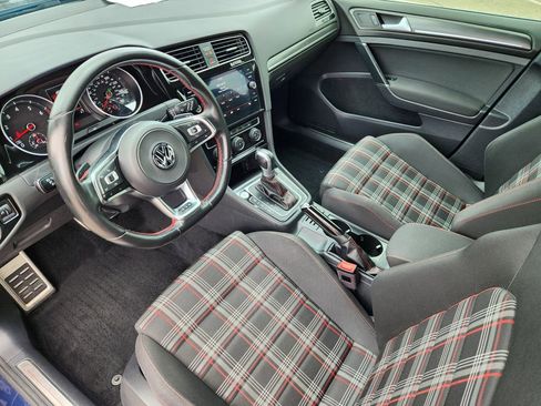 Used 2018 Volkswagen GTI SE FWD image 10