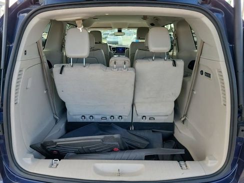 Used 2017 Chrysler Pacifica Limited FWD image 9