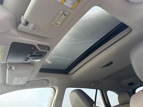 Used 2020 Subaru Outback Limited image 8