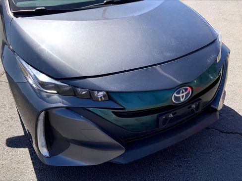 Used 2018 Toyota Prius Prime Premium image 30