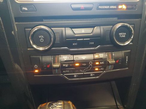 Used 2018 Ford Explorer XLT w/ Equipment Group 202A AWD/4WD image 19