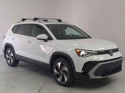 New 2025 Volkswagen Taos SE AWD/4WD image 8