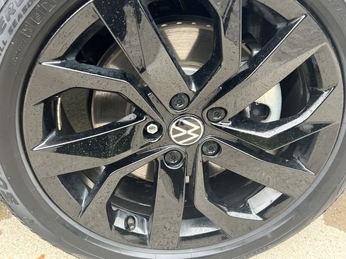 Certified 2023 Volkswagen Taos SE w/ Panoramic Sunroof Package FWD image 12