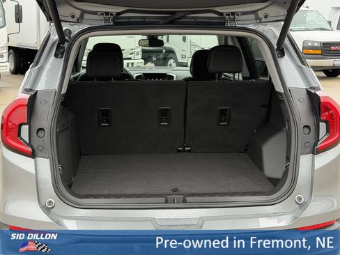 Used 2023 GMC Terrain SLE w/ Driver Convenience Package image 5