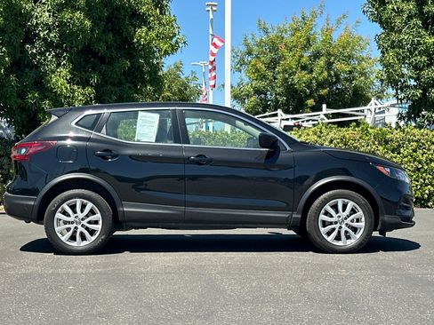 Certified 2022 Nissan Rogue Sport S image 3