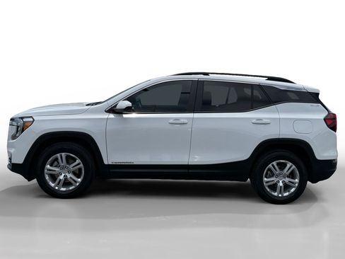 Used 2024 GMC Terrain SLE w/ Driver Convenience Package FWD image 2