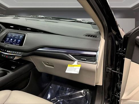 Certified 2023 Cadillac XT4 Luxury w/ Cold Weather Package AWD/4WD image 26