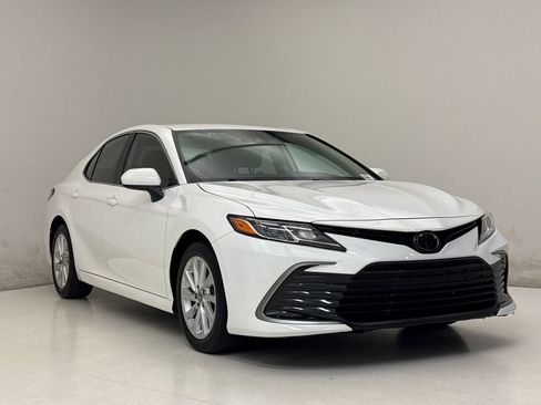 Used 2023 Toyota Camry LE FWD image 4
