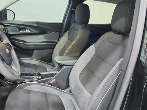 Used 2023 Chevrolet TrailBlazer LT w/ Convenience Package FWD image 11