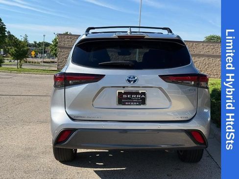 Used 2024 Toyota Highlander Limited FWD image 4