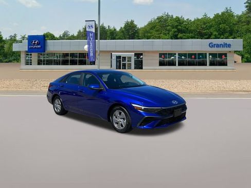 Certified 2024 Hyundai Elantra SE FWD image 5