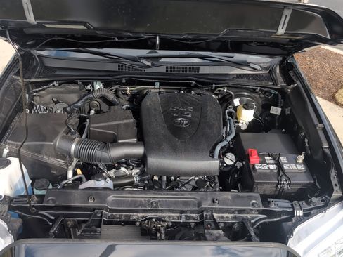 Certified 2022 Toyota Tacoma SR5 image 33