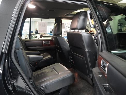 Used 2015 Lincoln Navigator 4WD image 24