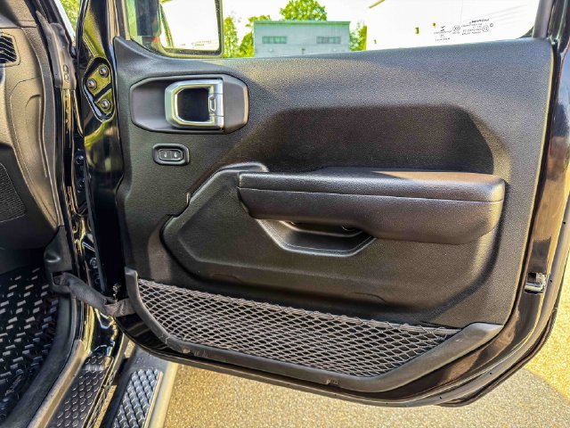 Used 2020 Jeep Gladiator Rubicon w/ LED Lighting Group AWD/4WD image 26