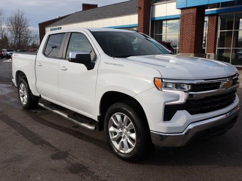 Used 2022 Chevrolet Silverado 1500 LT image 2