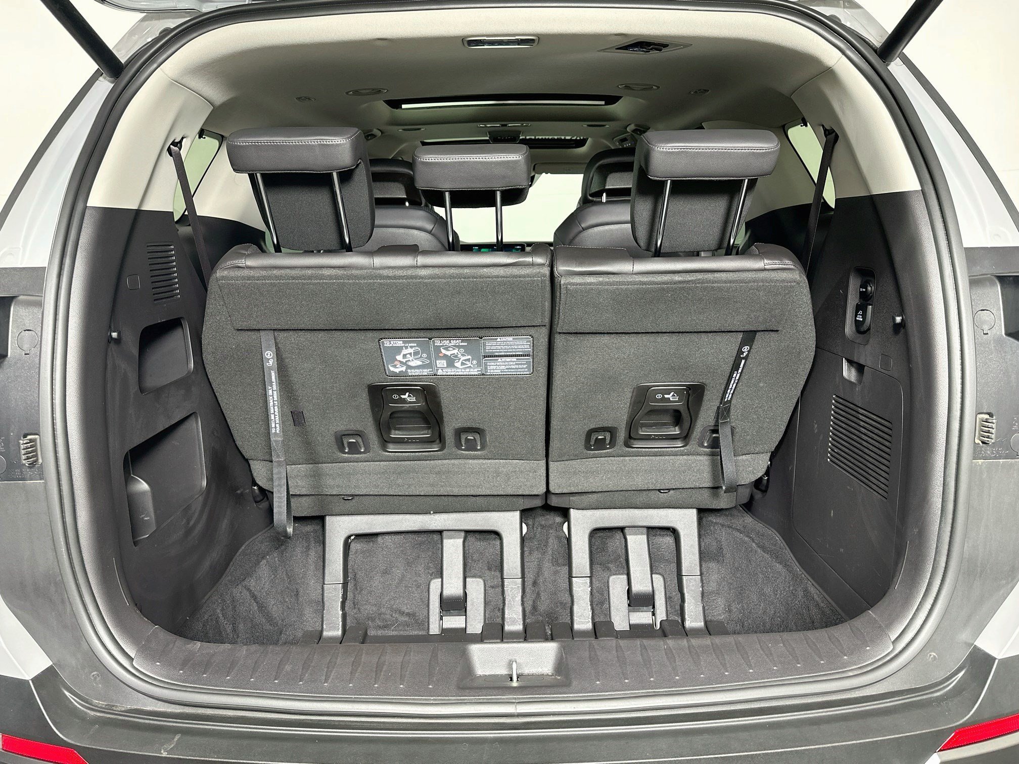 Used 2025 Kia Carnival SX Prestige FWD image 26