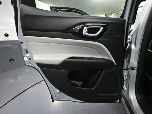 Used 2025 Jeep Compass Limited AWD/4WD image 28