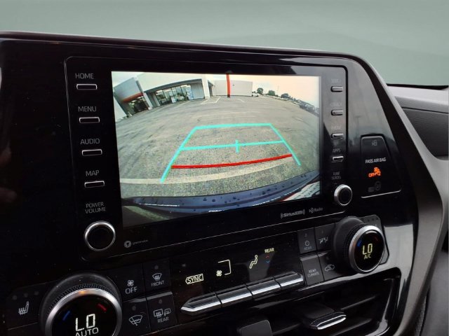 Used 2022 Toyota Highlander XLE FWD image 22