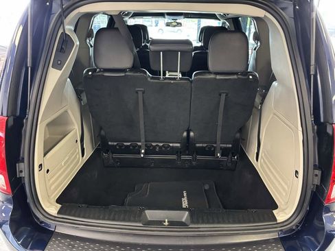 Used 2017 Dodge Grand Caravan SXT FWD image 13