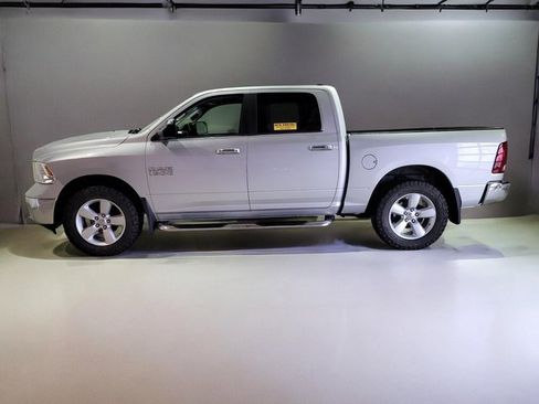 Used 2018 RAM 1500 Classic SLT image 16