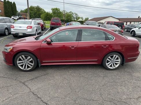 Used 2017 Volkswagen Passat 1.8T SEL Premium FWD image 2