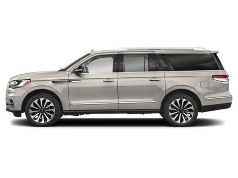 Used 2023 Lincoln Navigator L Reserve RWD image 3